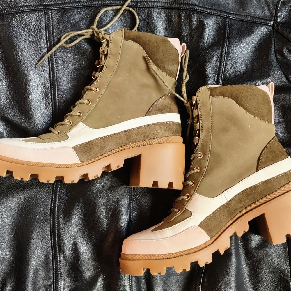 Block style boot Sz 8.5 JustFab